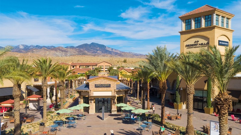 Desert Hills Premium Outlets