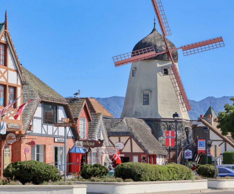 올드 밀과 풍차(Old Mill and Windmills)